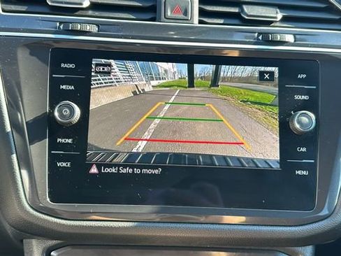 Used 2024 Volkswagen Tiguan SE R-Line image 11