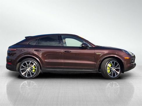 Used 2023 Porsche Cayenne Platinum Edition w/ Premium Package Plus (PIA) image 3