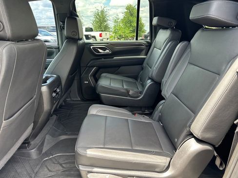 Used 2022 Chevrolet Suburban Z71 w/ Luxury Package AWD/4WD image 32