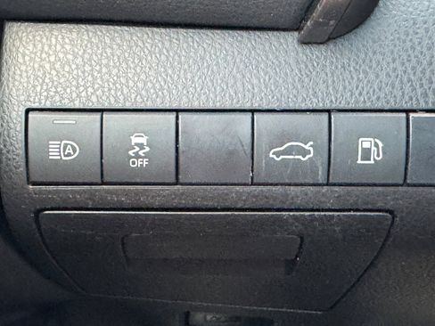 Used 2018 Toyota Camry SE FWD image 20