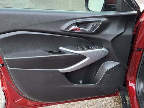 Used 2025 Chevrolet Trax LS w/ LS Convenience Package image 20