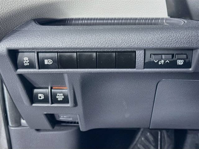 Certified 2024 Toyota Sienna XLE FWD image 11