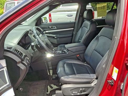 Used 2017 Ford Explorer XLT w/ Equipment Group 202A FWD image 9