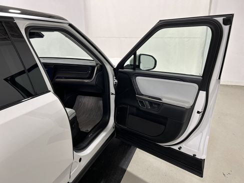 Used 2024 Rivian R1S Adventure AWD/4WD image 18