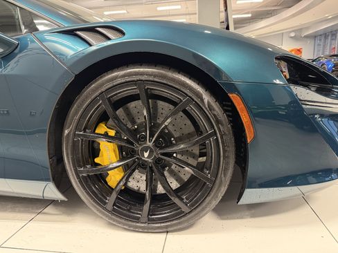 Used 2023 McLaren Artura image 16