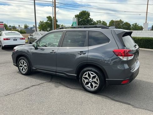 Used 2020 Subaru Forester Premium AWD/4WD image 10