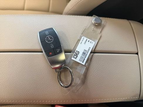 Used 2020 Mercedes-Benz C 300 4MATIC Sedan image 32