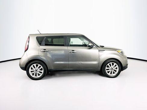Used 2018 Kia Soul + FWD image 10