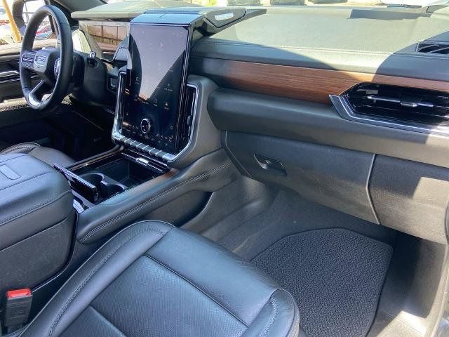 Used 2025 GMC Yukon Denali AWD/4WD image 24