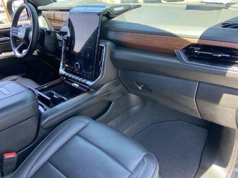 Used 2025 GMC Yukon Denali AWD/4WD image 24