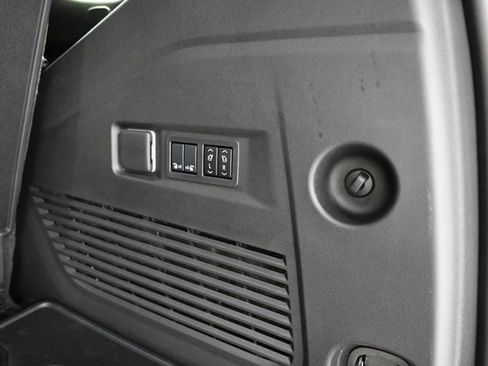 New 2026 GMC Yukon Denali w/ Sun & Power Step Package image 33