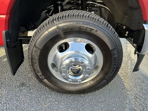 Used 2024 Ford F350 Lariat image 26