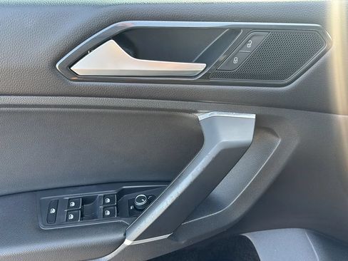 Used 2018 Volkswagen Tiguan SE w/ Panoramic Sunroof Package AWD/4WD image 28