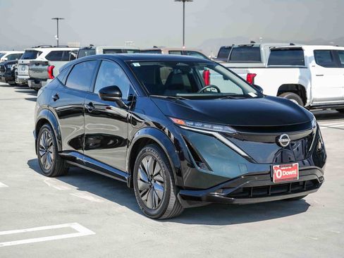 Used 2025 Nissan Ariya AWD image 3