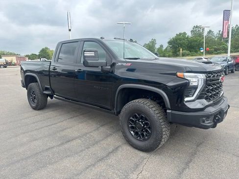 Used 2024 Chevrolet Silverado 2500 ZR2 w/ ZR2 Bison Edition AWD/4WD image 3