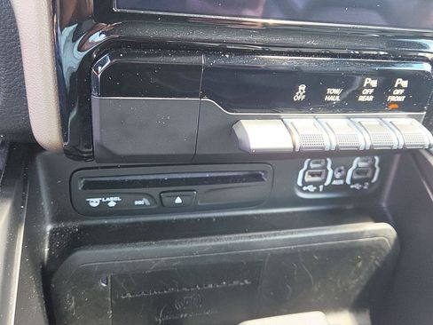 Used 2019 RAM 1500 Laramie AWD/4WD image 28