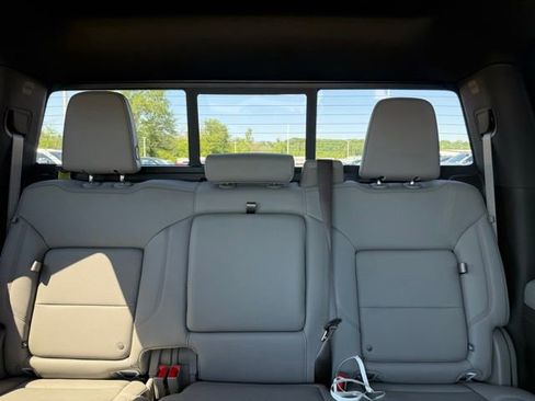 Used 2026 GMC Sierra 1500 SLT w/ SLT Premium Package AWD/4WD image 17