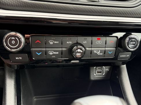 Used 2024 Jeep Compass Trailhawk AWD/4WD image 36