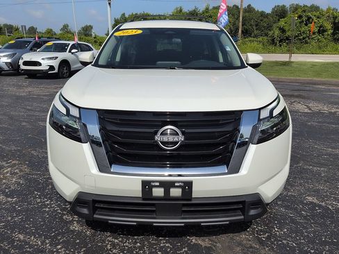 Used 2023 Nissan Pathfinder SV AWD/4WD image 3