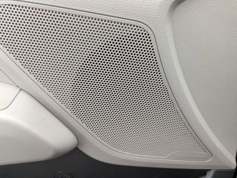 Used 2019 Hyundai Elantra SE image 16