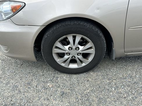 Used 2005 Toyota Camry LE FWD image 23