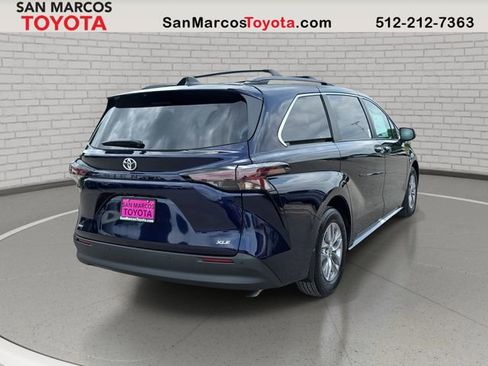 New 2026 Toyota Sienna XLE image 5