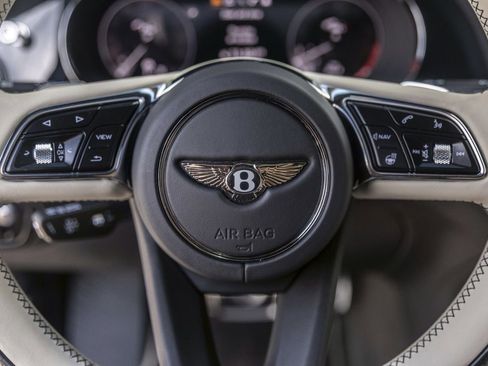 Used 2023 Bentley Bentayga Extended Wheelbase AWD/4WD image 36