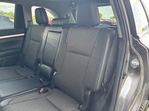 Used 2019 Toyota Highlander Plus AWD/4WD image 27