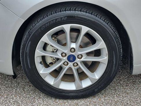 Used 2019 Ford Fusion SE FWD image 13