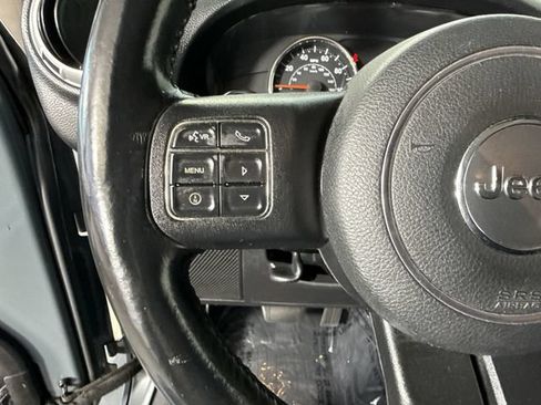 Used 2014 Jeep Wrangler Unlimited Sahara w/ Dual Top Group AWD/4WD image 13