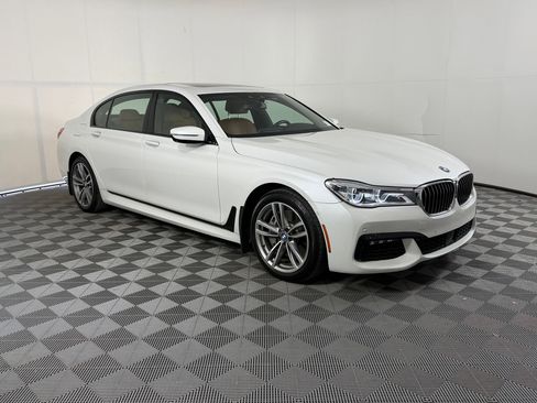 Used 2018 BMW 750i xDrive AWD/4WD image 7