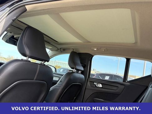 Certified 2023 Volvo XC40 B5 Ultimate w/ Protection Package Premier image 32
