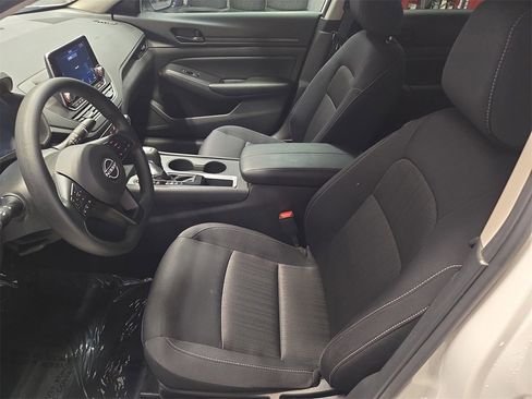 Used 2025 Nissan Altima 2.5 S image 14