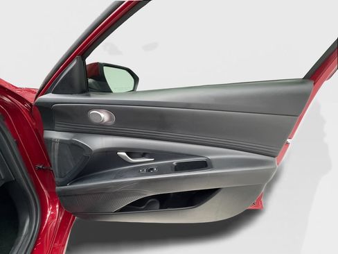 Used 2025 Hyundai Elantra SEL FWD image 33