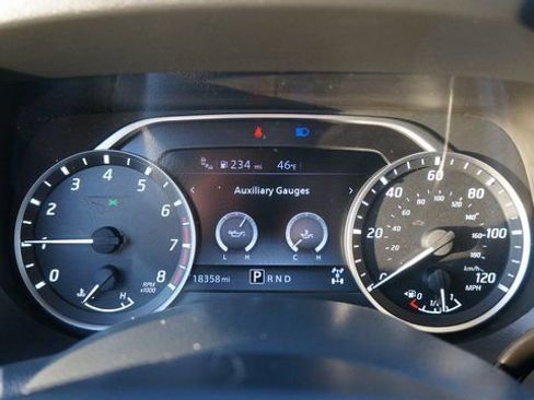 Used 2024 Nissan Titan SV w/ SV Convenience Package AWD/4WD image 14