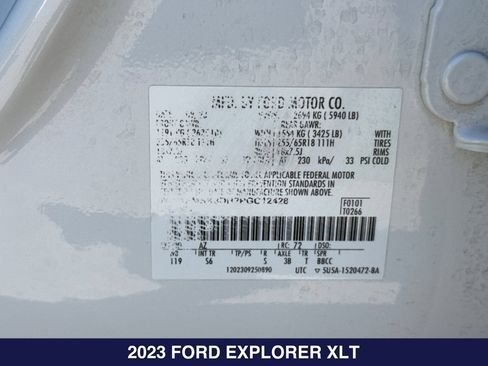 Certified 2023 Ford Explorer XLT w/ Equipment Group 202A AWD/4WD image 32