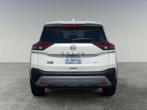 Used 2023 Nissan Rogue SV image 4