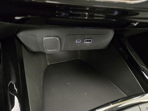 Certified 2025 Chevrolet Trax LT w/ LT Convenience Package FWD image 26