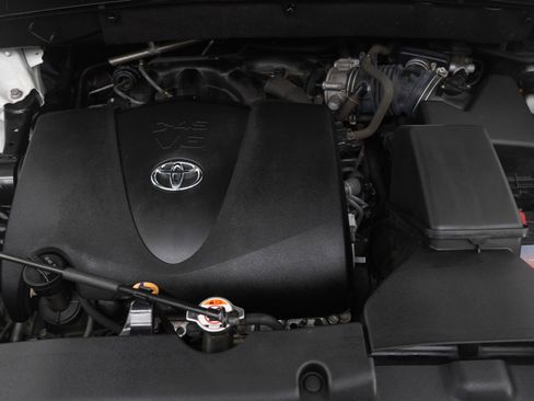 Used 2019 Toyota Highlander Limited Platinum image 31