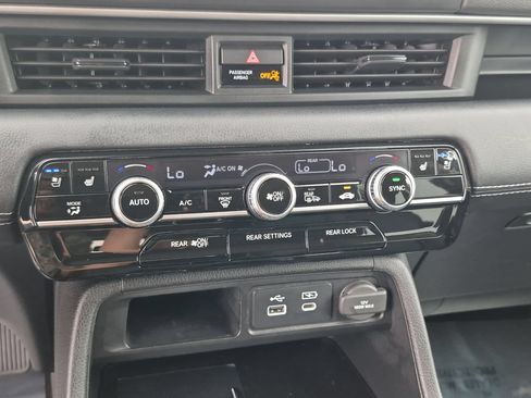 Used 2024 Honda Pilot Elite image 22