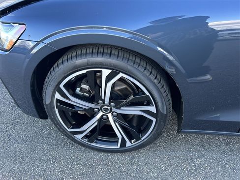 Certified 2024 Volvo S60 B5 Core image 10
