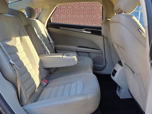 Used 2017 Ford Fusion SE image 15