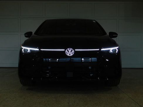 Used 2025 Volkswagen Golf R Black Edition AWD/4WD image 16