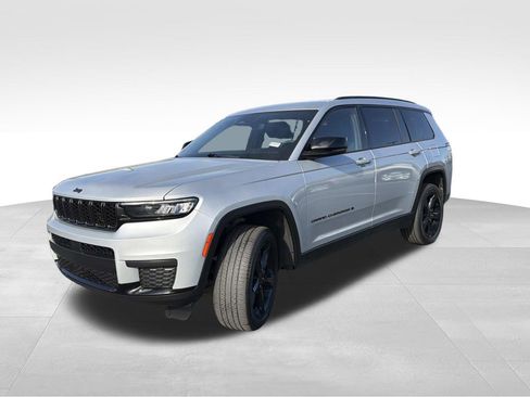 Used 2023 Jeep Grand Cherokee L Laredo image 7