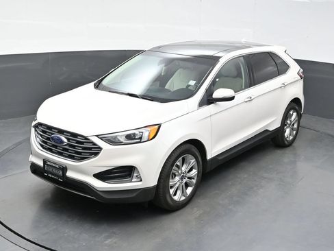 Used 2019 Ford Edge Titanium w/ Cold Weather Package AWD/4WD image 37