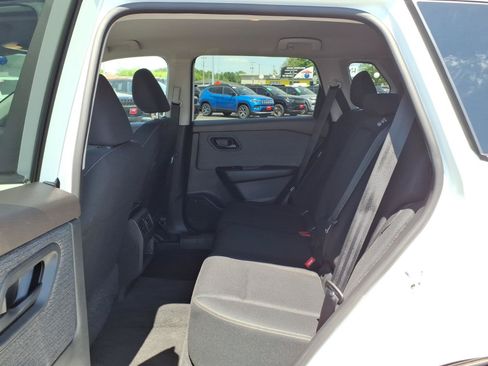 Used 2023 Nissan Rogue S AWD/4WD image 11