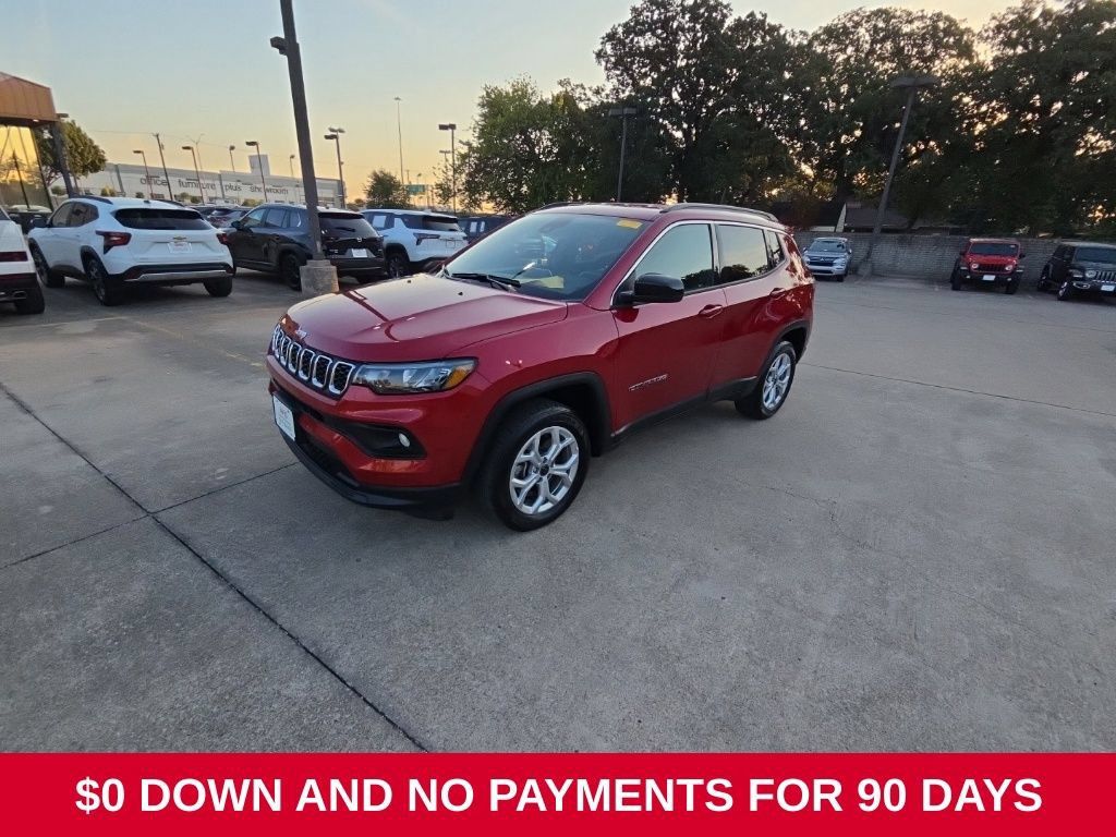 Used 2025 Jeep Compass Latitude AWD/4WD image 1