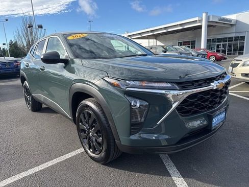 Certified 2025 Chevrolet Trax LS image 3