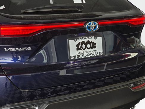 Used 2023 Toyota Venza LE AWD/4WD image 13