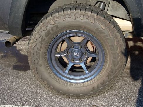 Used 2022 Toyota Tacoma TRD Off-Road w/ TRD Premium Off Road Package AWD/4WD image 9